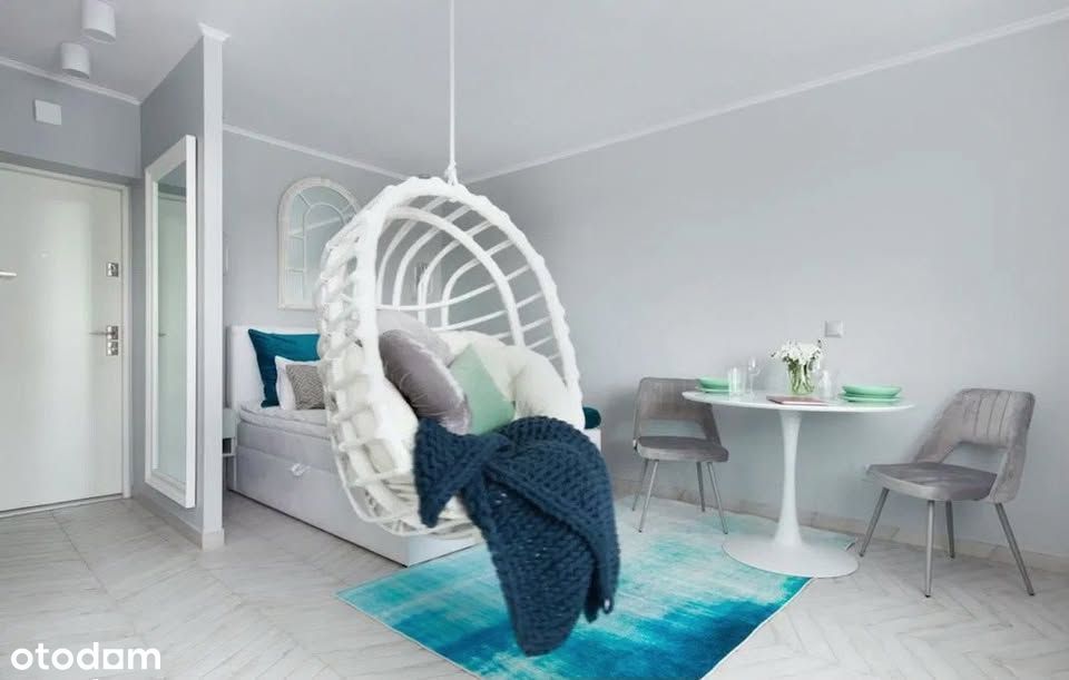 Jasna kawalerka z balkonem i fotelem wiszącym Gdańsk Śródmieście