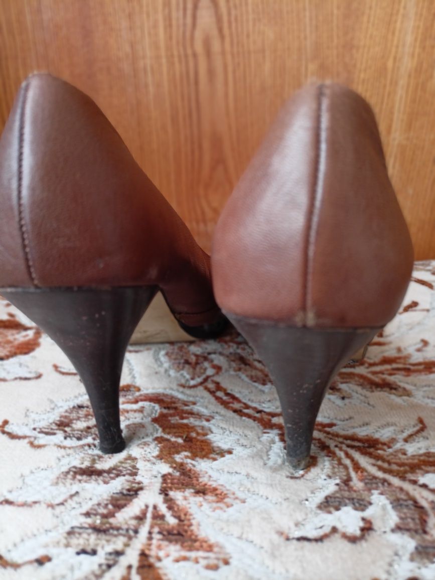 Buty damskie na obcasie