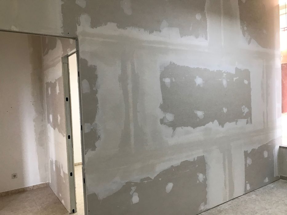 Instalação de divisória com pladur + barramento