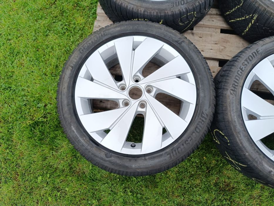 Felgi Golf 7/8 205/50r17 Bridgestone Blizzak LM005
