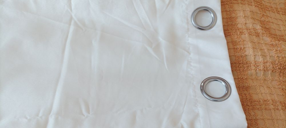 Sztora w kremowym kolorze