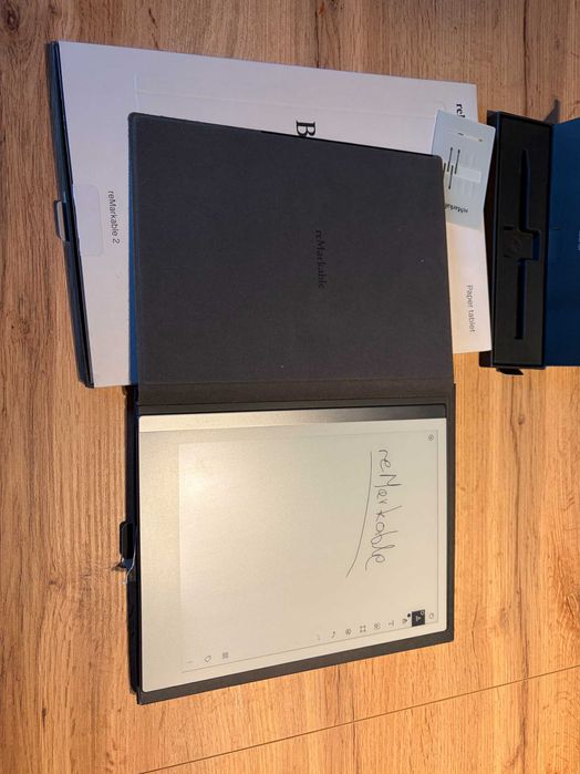 Tablet reMarkable 2 z rysikiem Marker Plus i czarnym folio