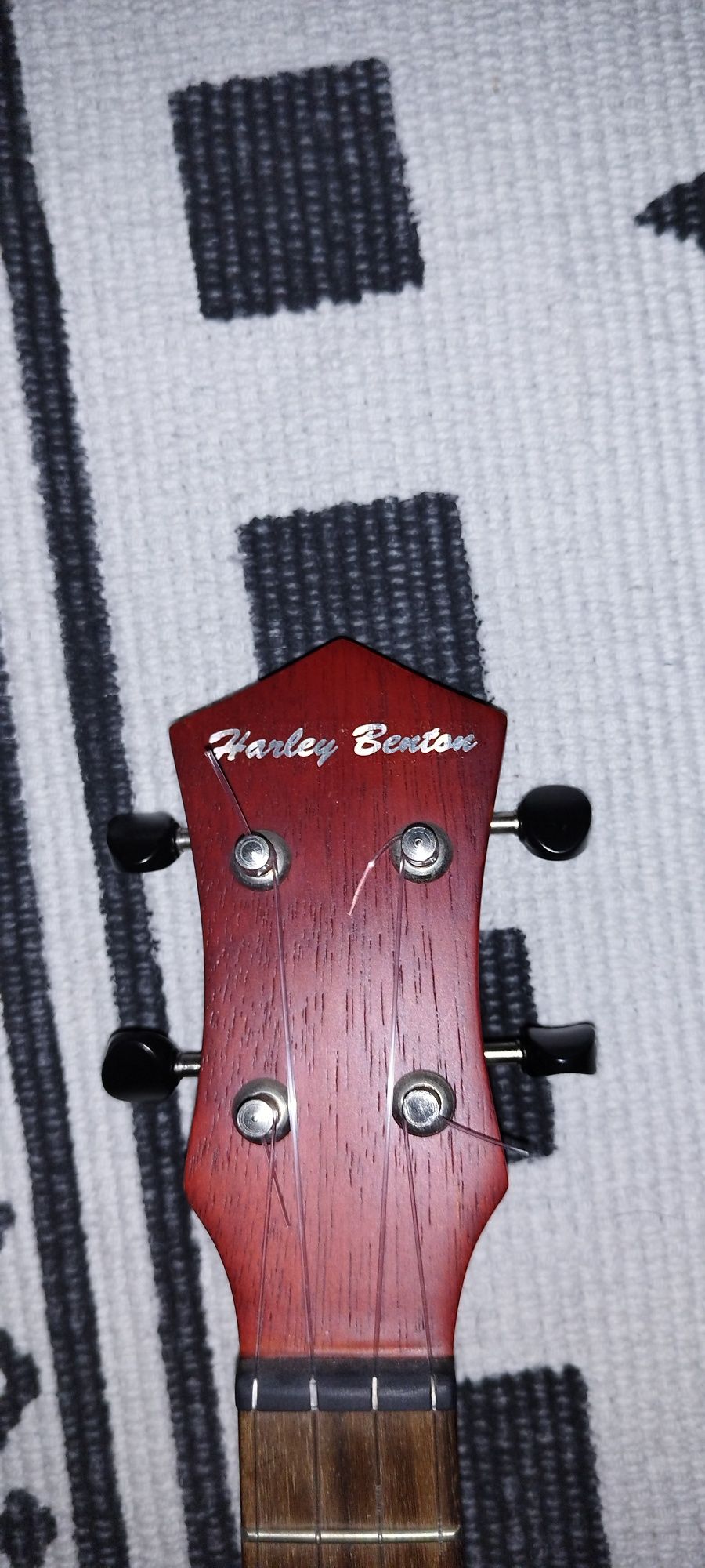 Ukulele eletrico harley benton