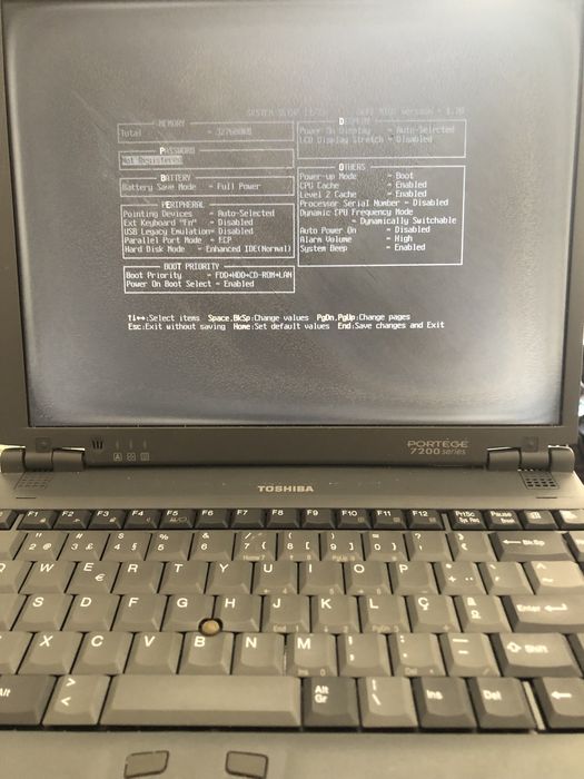 Portátil Vintage Toshiba P7200 (a funcionar)