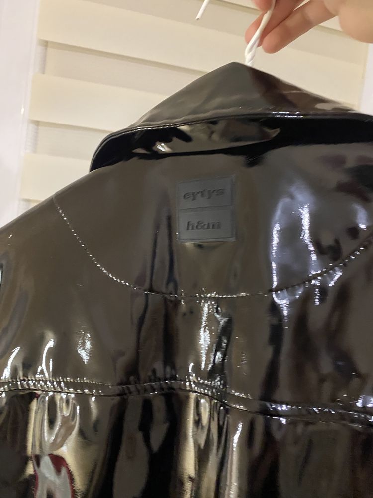 Куртка демисезонная из искусственной кожи лаковая H&M