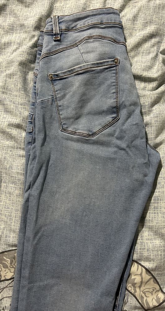 Продам джинсы женские