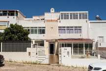 Apartamento T3 + 3 Dependências de tipo T2, T1 e T0 situado na Urbaniz
