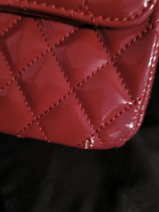 Продам лаковую сумочку