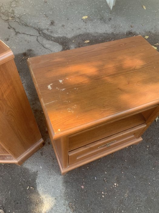 Продам набор мебели: шкаф, сервант, стол, тумба