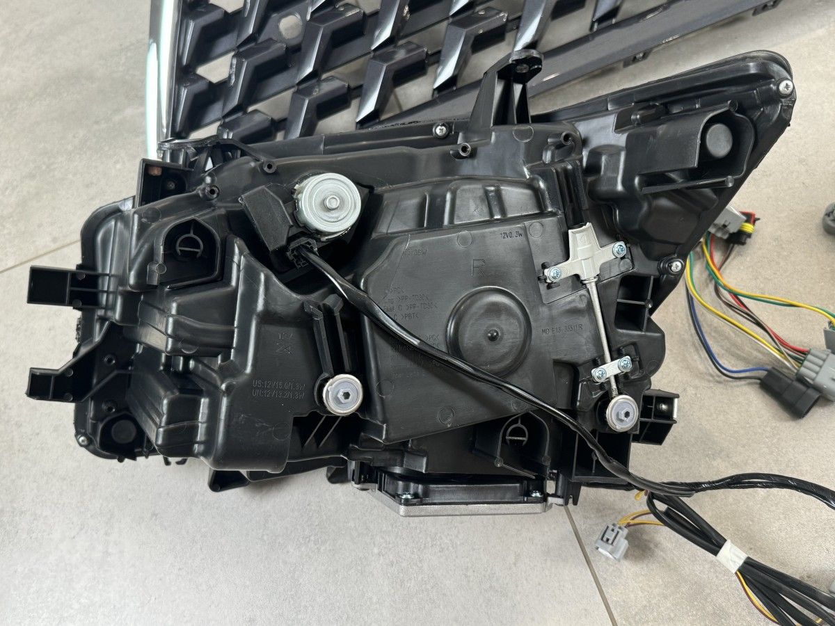 Комплект рестайлінгу Lexus GX 460 2014-2019 в 2020+ (фари, решітка )