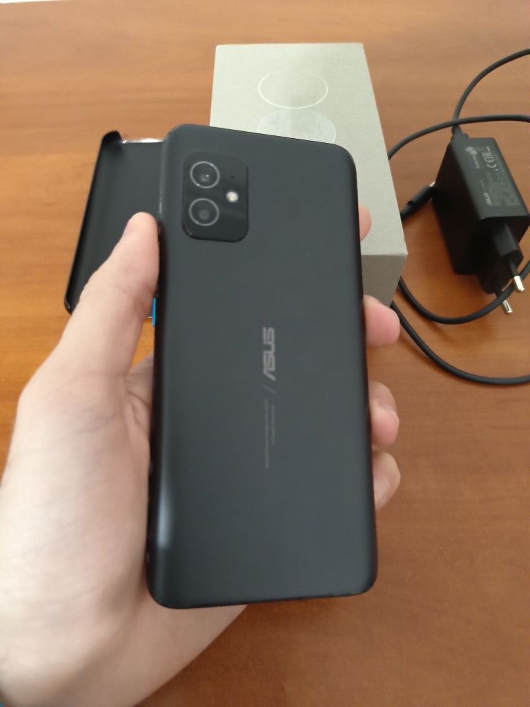 Смартфон Asus ZenFone 8