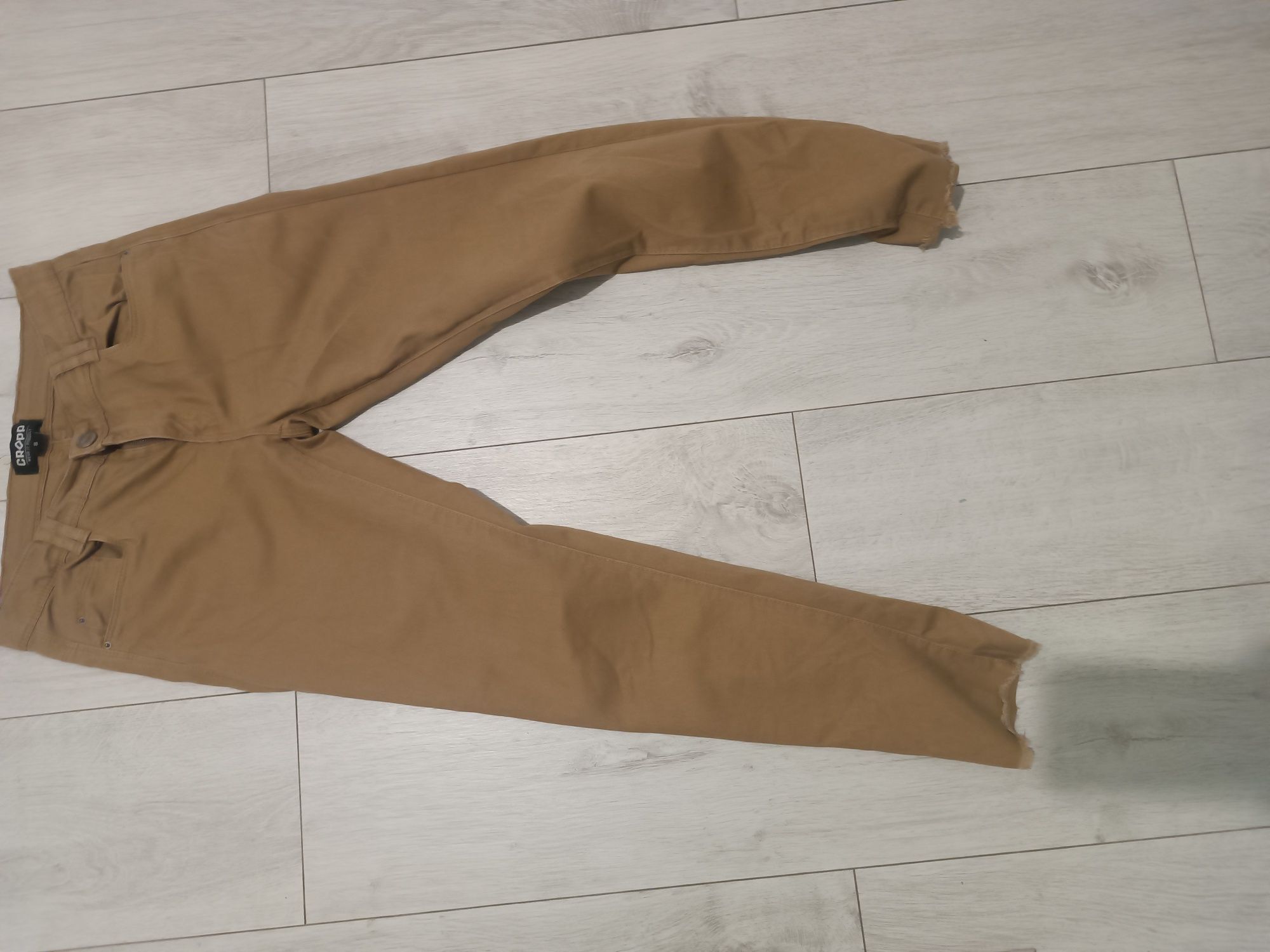 Spodnie rurki Cropp s 36 obcisle beżowe