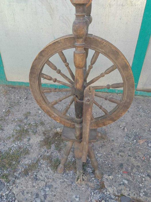 продам деревяну прялку веретено