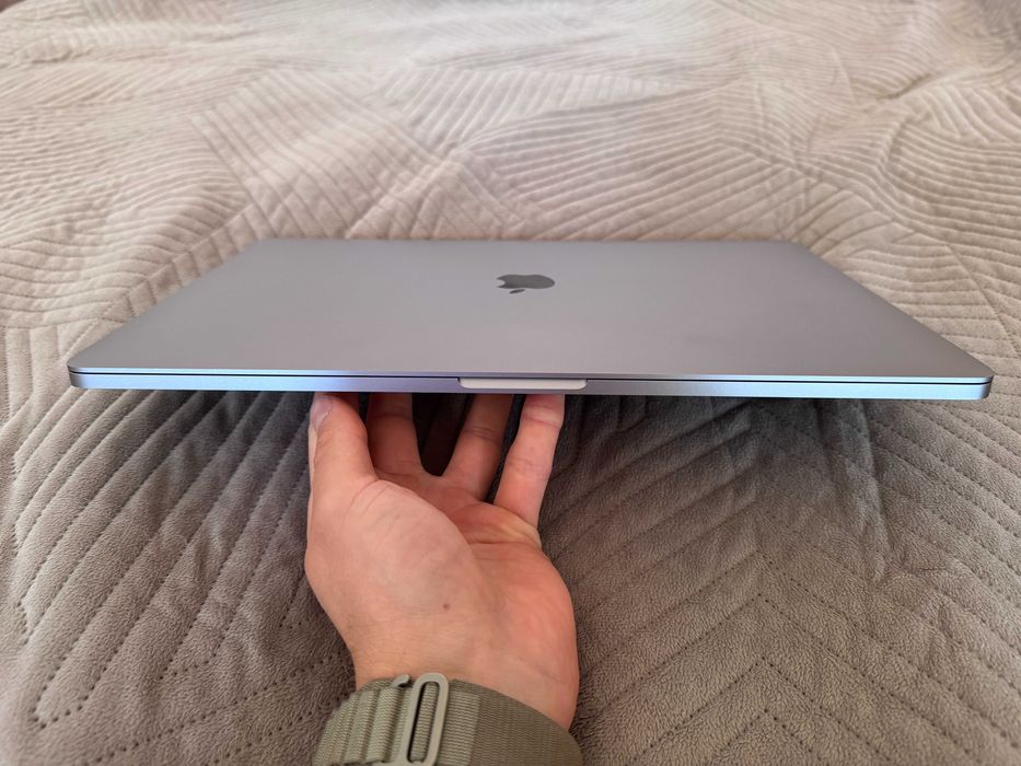 Mac Book Pro 16'' Space Gray i7 / 16 GB RAM / 512 GB / Stan B. Dobry