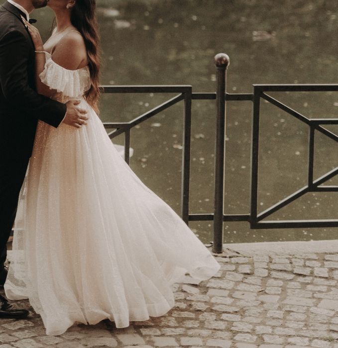 Suknia slubna ksiezniczka brokatowa