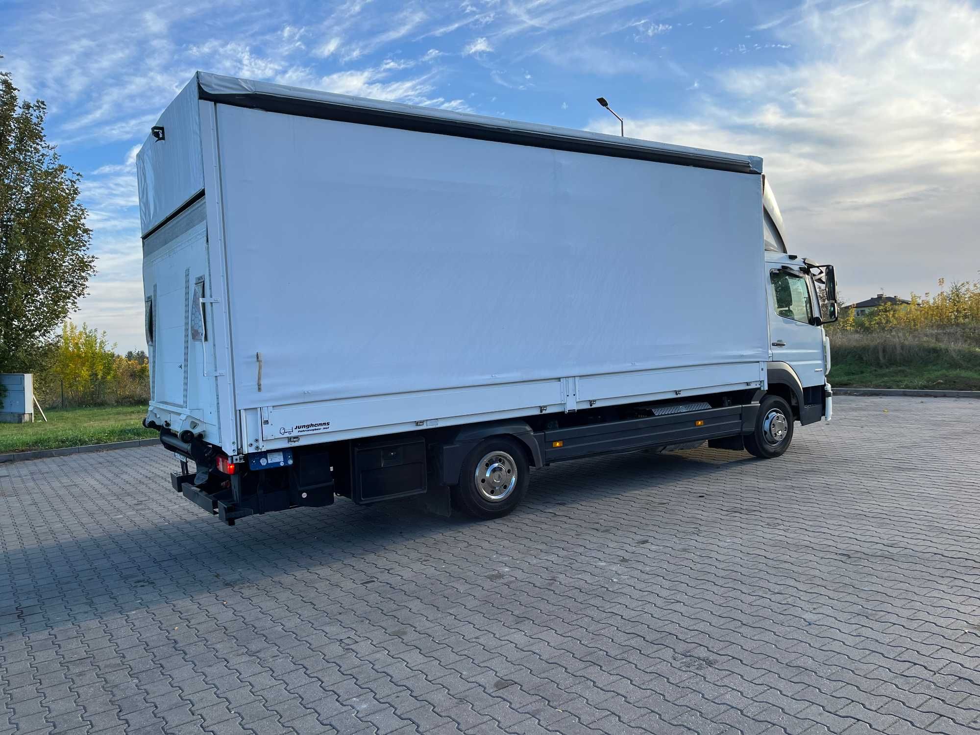 Mercedes ATEGO firanka z windą - Wynajem