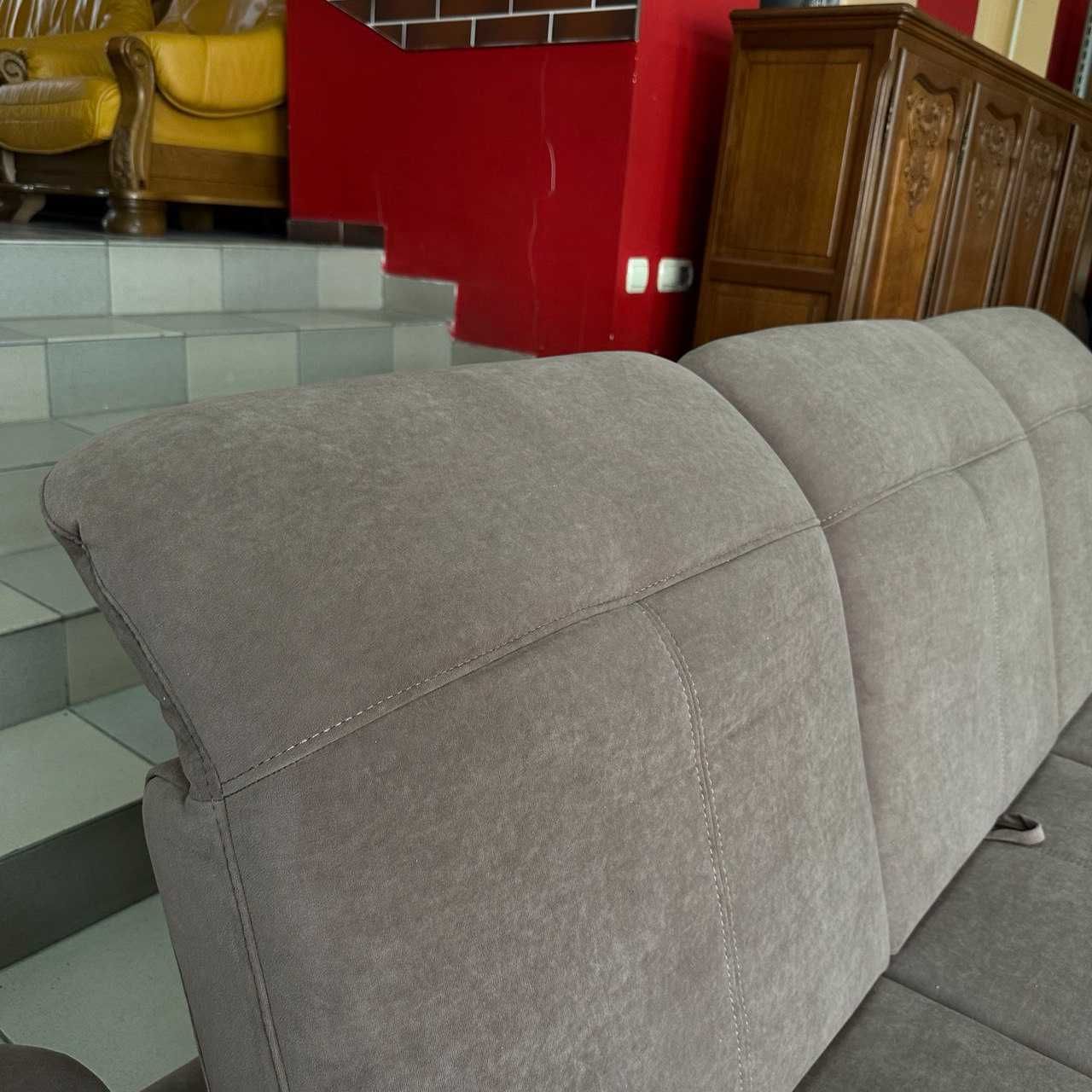 БЕЗКОШТОВНА ДОСТАВКА Розкладний диван в тканині прямий купити