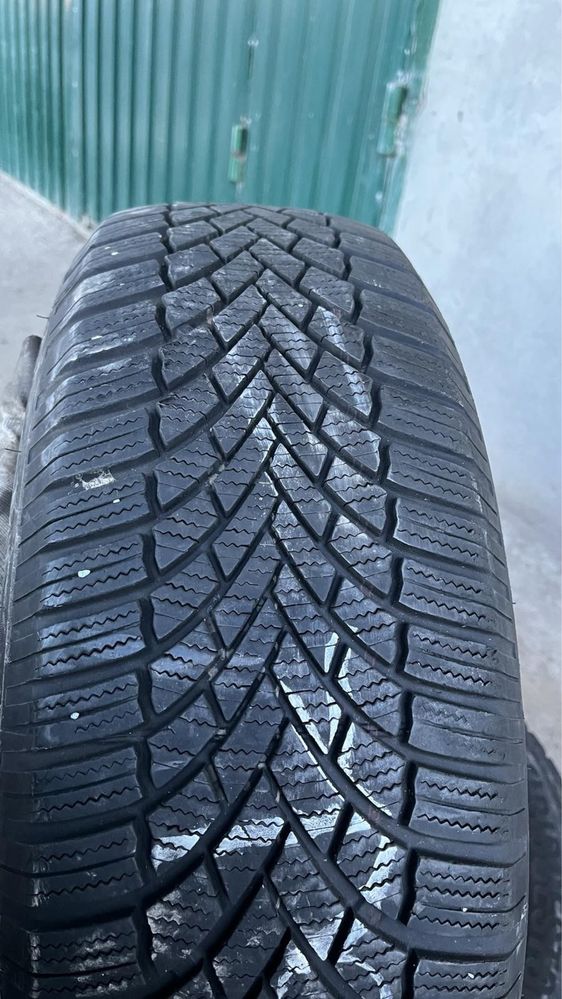 Bridgestone blizzak 215 65 R17 2022 рік