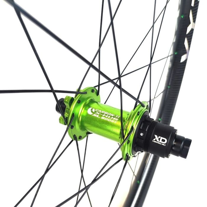 Koła VYTYV AVIATOR XC WIDE 29 Carbon Holographic / Carbon-TI X-HUB IS