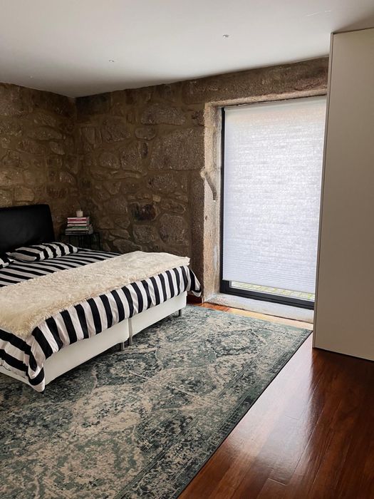 À VENDA - Casa de Pedra Única