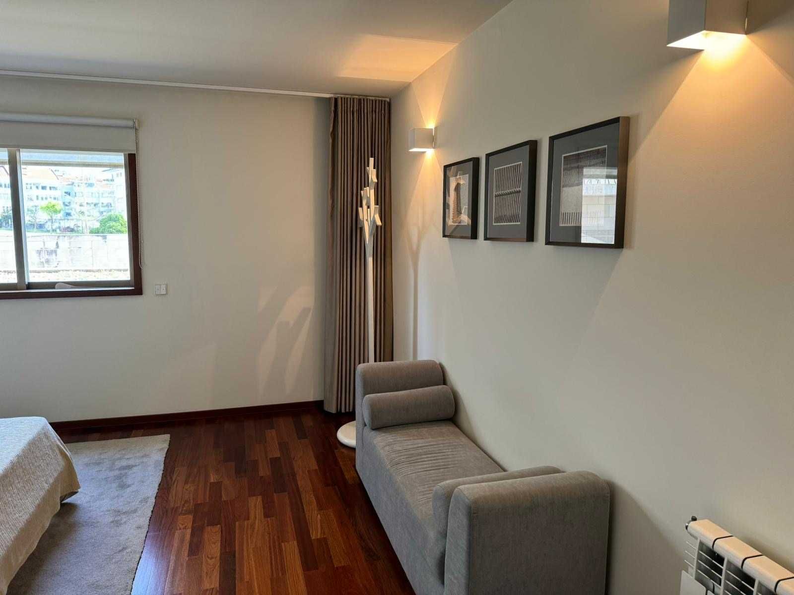 Apartamento T1, Totalmente Mobilado com Lugar de Garagem- Boavista