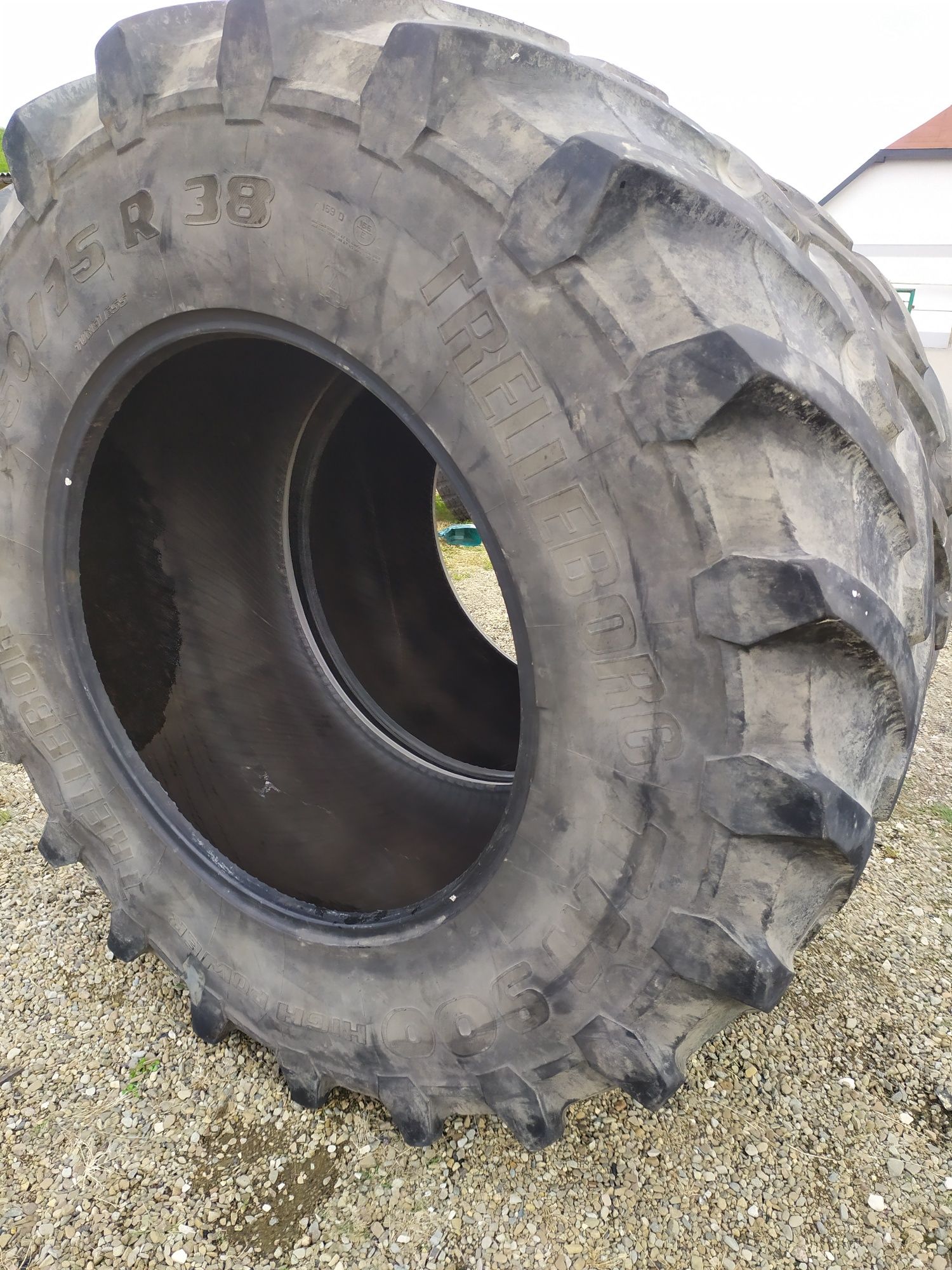 Opony 650/75R38 Pirelli Trelleborg para 50%