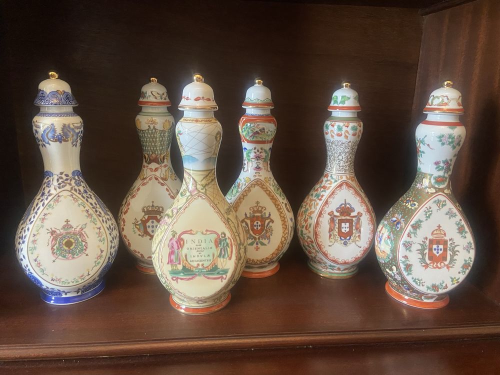Garrafas de loiça companhia das indias