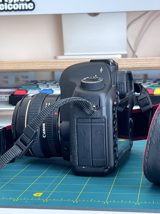 Canon 5d mark II + обʼєктив 50mm f.1/4