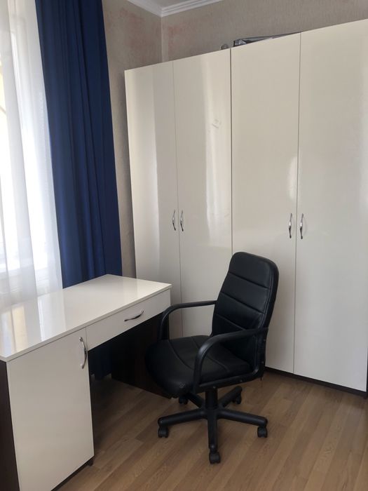 Дві шафи,можна окремо