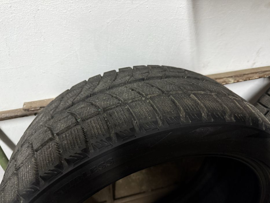 Продам 2-ве  зимнее шины Bridgestone Blizzak WS 60 (245/40 R 18)