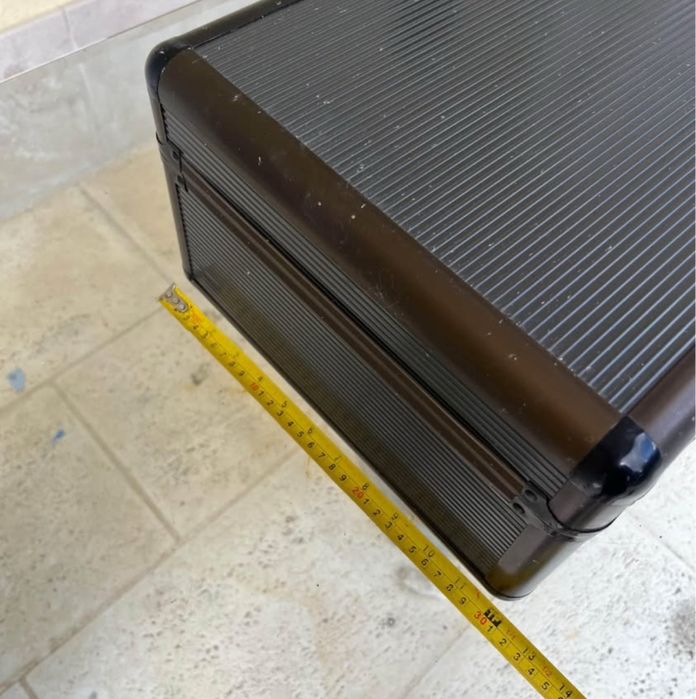 Mala para relogios em metal