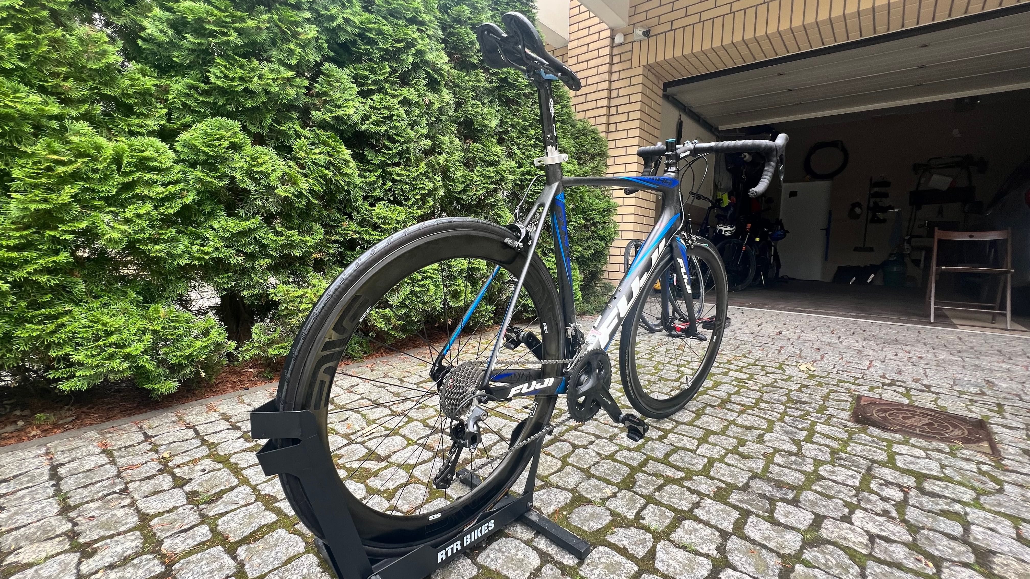 Fuji Altamira karbon L/XL 59cm, koła ENVE SES, pedały z czujn. mocy