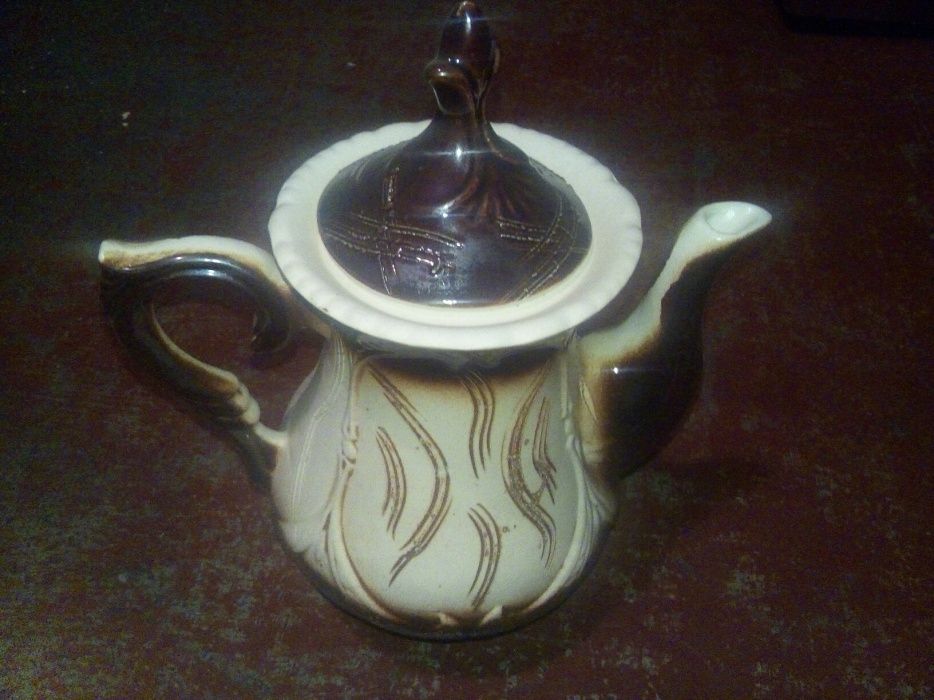 глиняный чайник .
