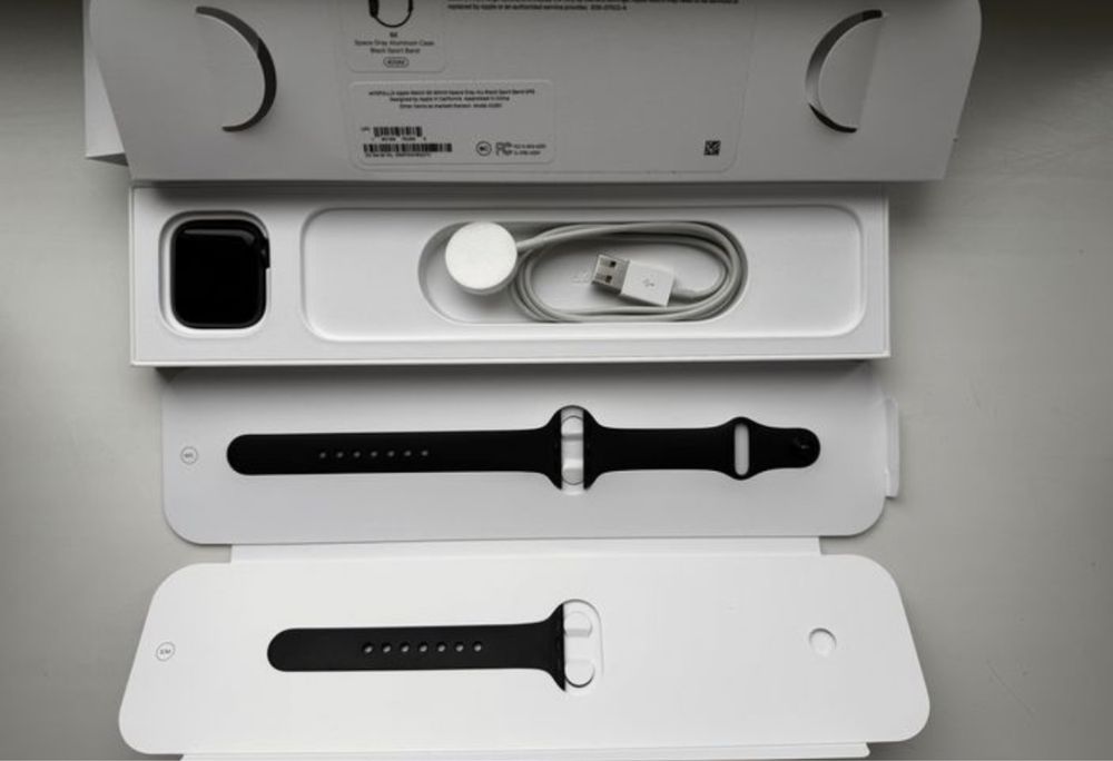 Apple watch SE 40mm полный комплект