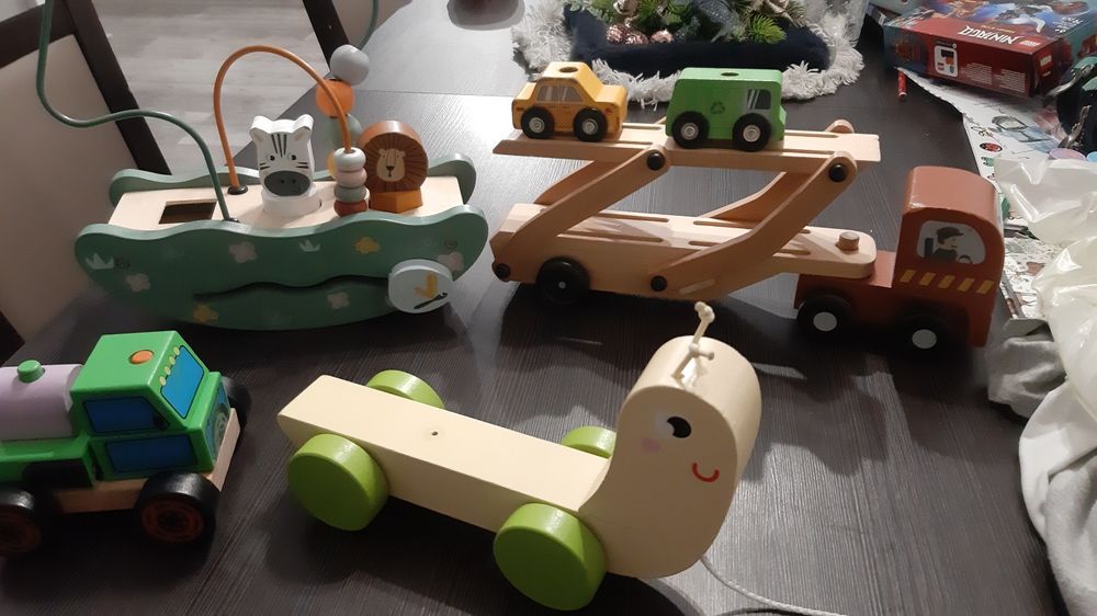 Zabawki drewniane cztery