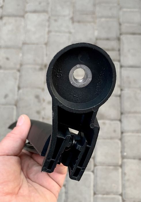 Porsche Cayenne. корпус и щетка стеклоочестителя багажника.