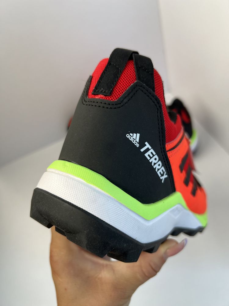 Демосизонні кросівки Adidas terrex розміри 42.5,43,5,44.5