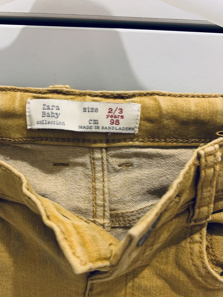 Musztardowe spodnie legi skinny zara 98