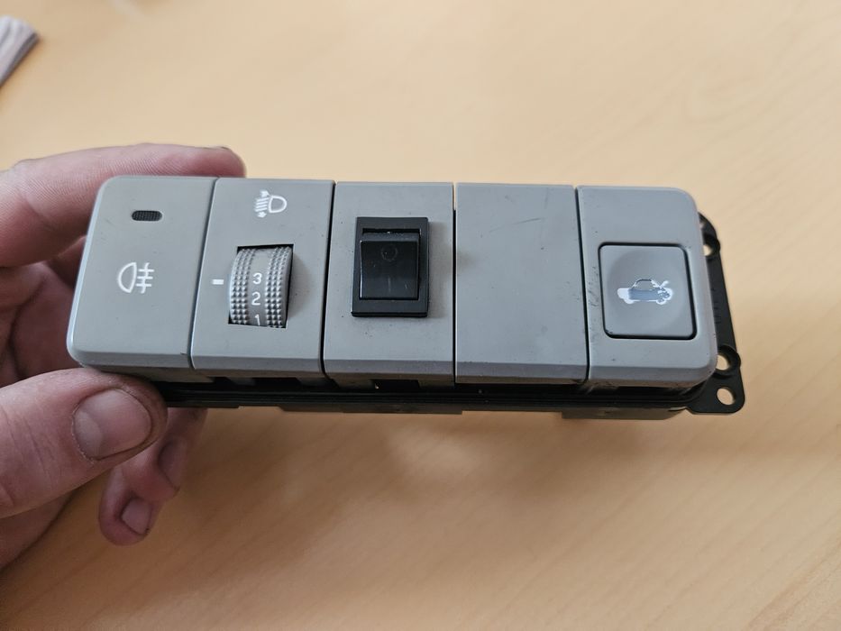 Блок кнопок, кнопка багажника, кнопка света Kia Cerato 2008