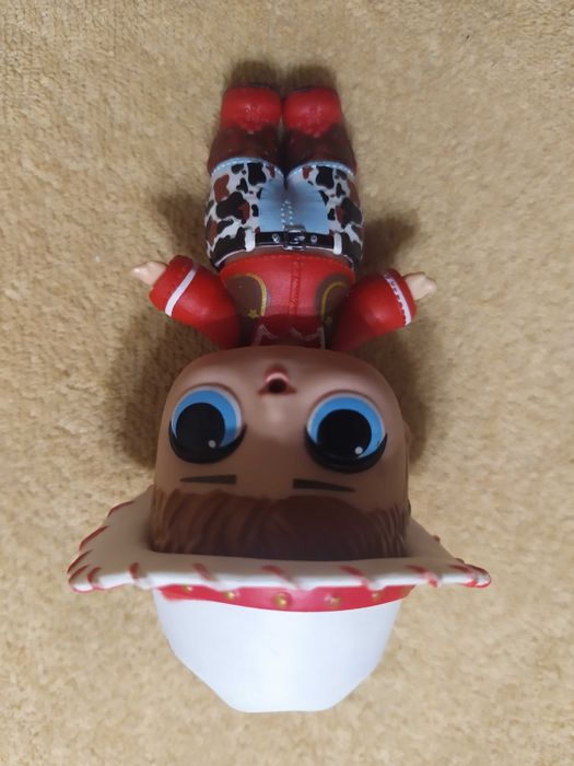 Lalka L.O.L. Surprise z akcesoriami kula niespodzianka pomarańc-czarna