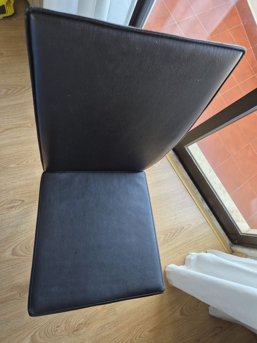 Mesa extensível em vidro  e 4 cadeiras