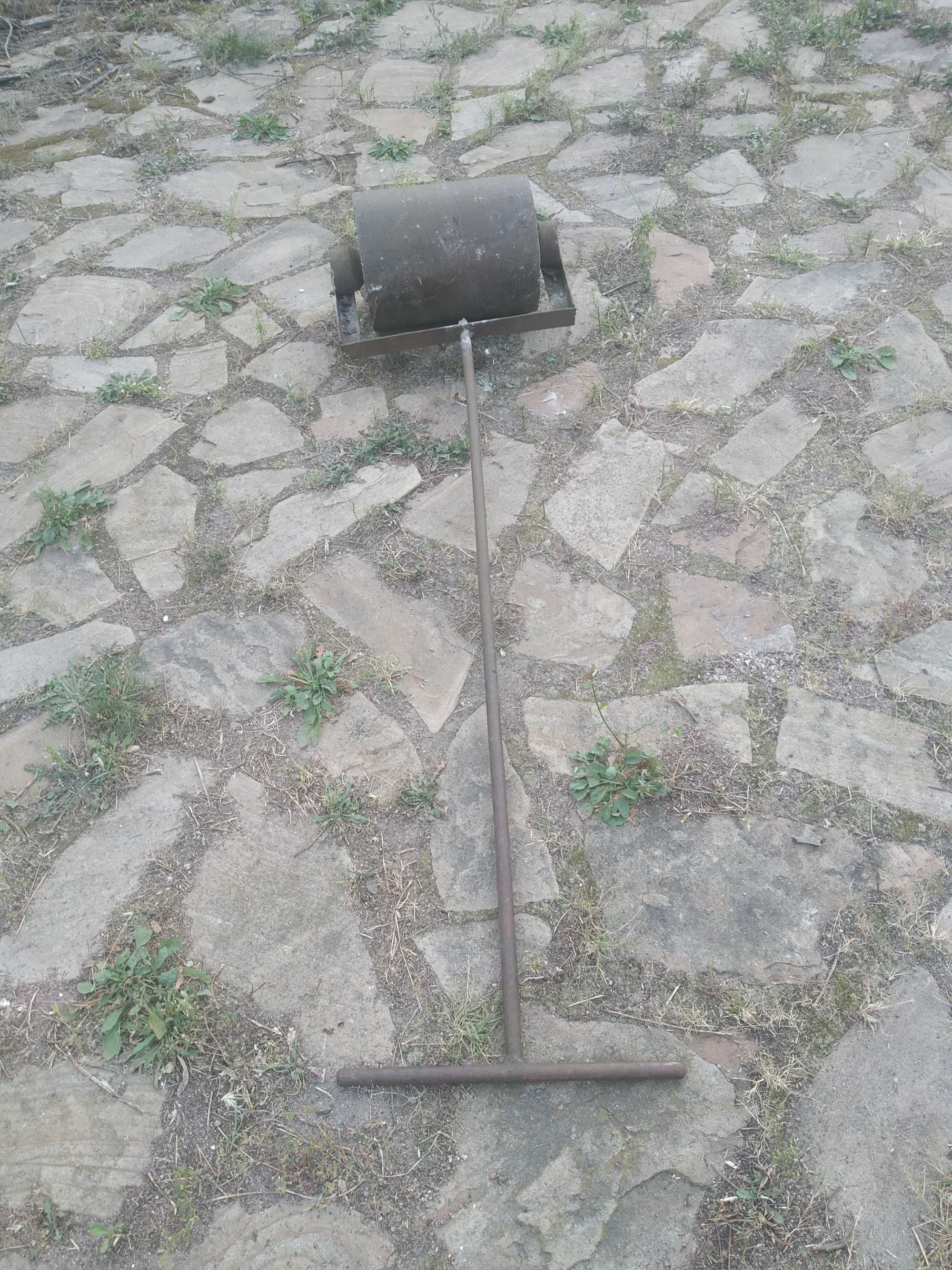 Каток ручной металлический