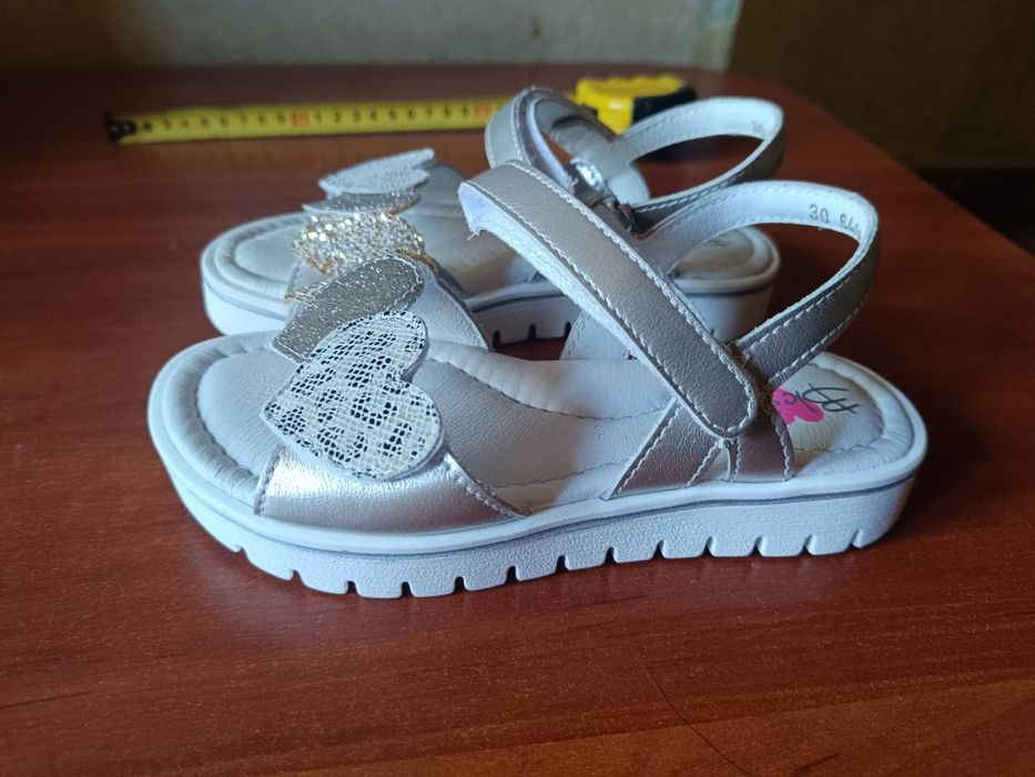 Шкіряні босоніжки на дівчинку 30 розмір