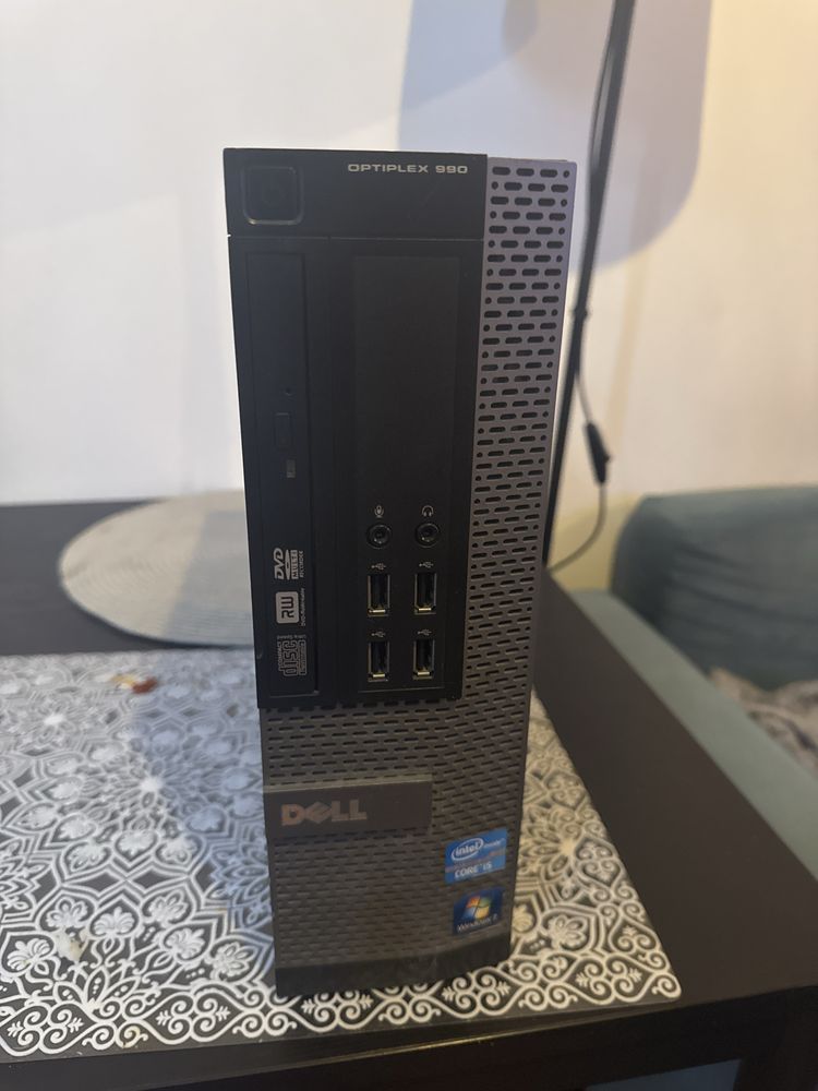 Monitor z komputerem