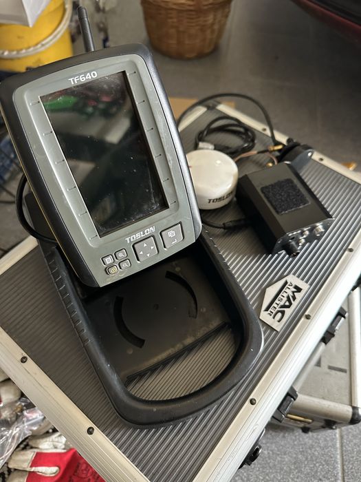 Toslon TF640 – echosonda z GPS do łodzi zanętowych