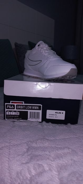 Sapatilhas semi-novas