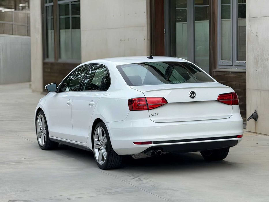 Volkswagen Jetta GLI      2015