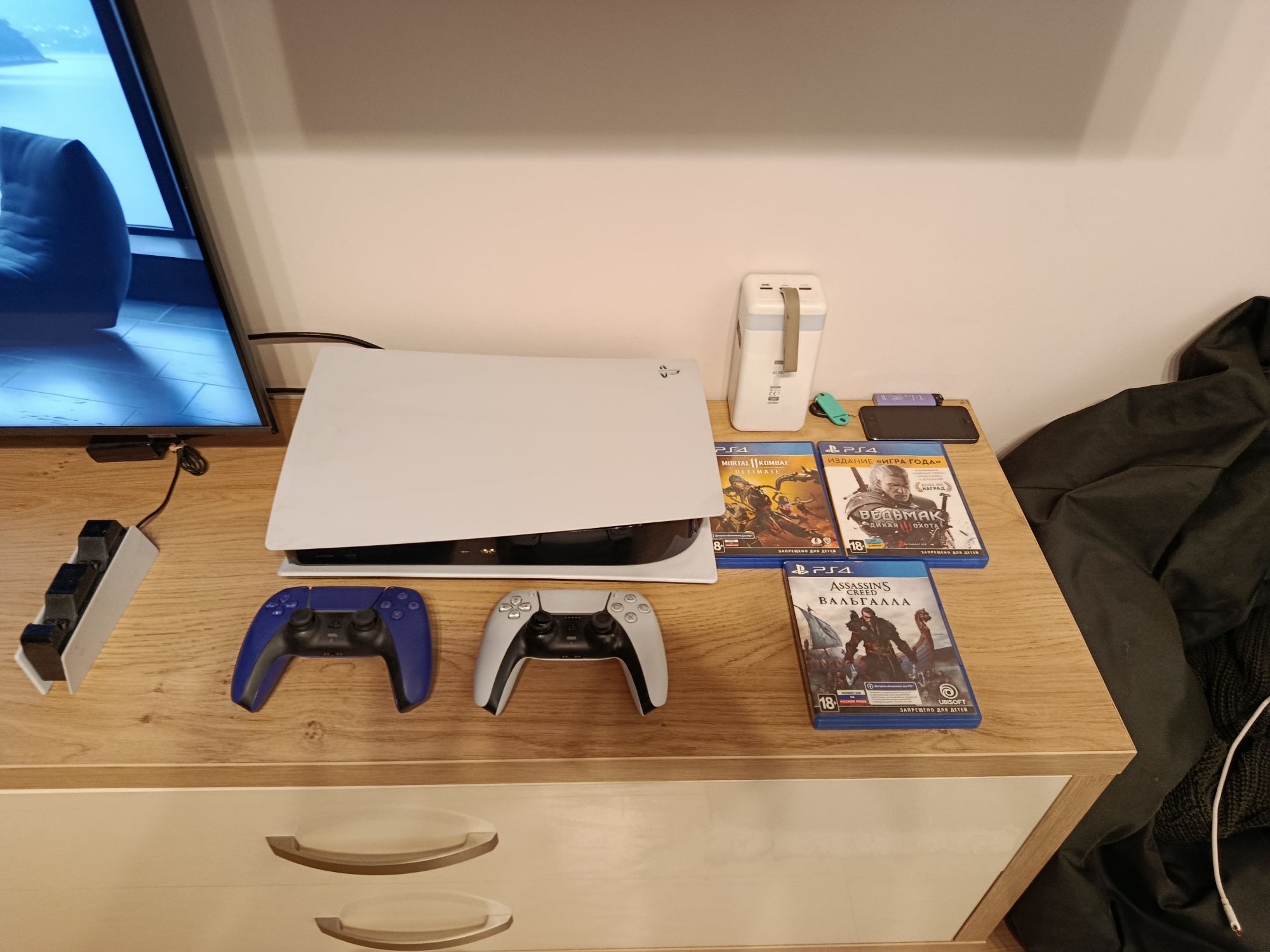 Продам playstation 5 + зарядное+игры