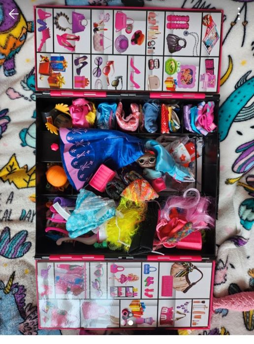 Szafa Barbie z wyposażeniem