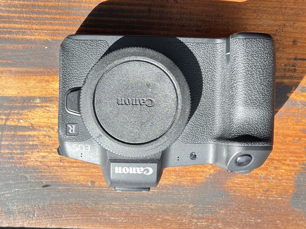 Canon EOSR z calym osprzetem. Obiektywy, statyw i torba.